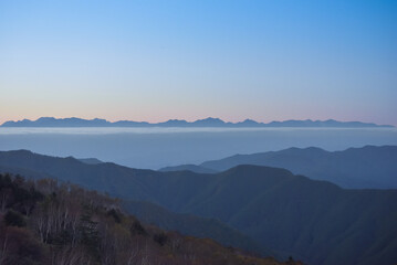 美ヶ原高原からアルプス山脈を望む