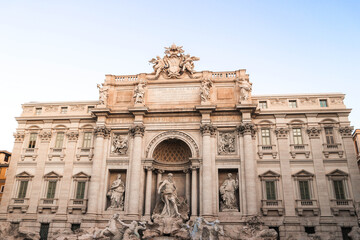 Fototapeta premium trevi fountain rome with many statues and water renaissance architecture beautiful