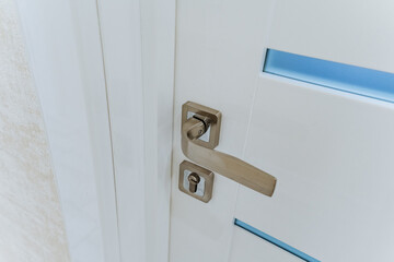 This is a description of a Modern Door Handle and Lock Mechanism perfectly designed for a White Door, suitable for various environments including residential and commercial spaces