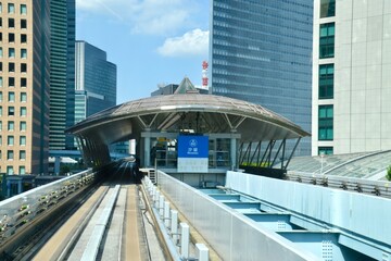 Station platform on the Toyko monorail at Shimbashi
