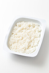 白背景にパックごはん