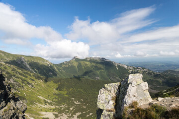 Piękne widoki na Giewont z czerwonego szlaku g&oacute;rskiego między Kasprowym Wierchem a halą Kondratową.