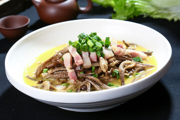 Chinese cuisine, Cantonese cuisine, braised bacon and deer antler mushrooms