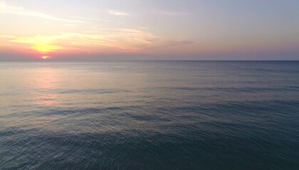 Obraz premium Peaceful sunrise over calm ocean