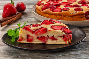 Strawberry pie tart served mint