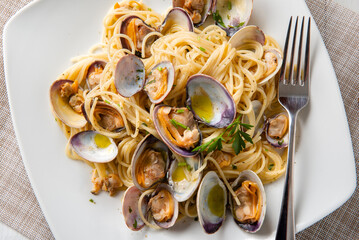 Spaghetti con vongole veraci, pasta italiana 