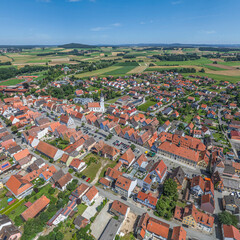 Obraz premium Die ländliche Stadt Freystadt an der Schwarzach in der Oberpfalz von oben 