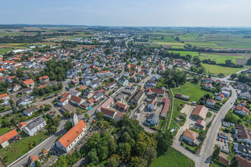Die Gemeinde Lenting in Oberbayern zwischen Donautal und Frankenalb aus der Vogelperspektive