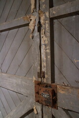 Obraz premium 古い木の扉