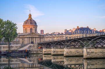 Fototapeta premium Exploring the charm of Pont des Arts bridge over the Seine in Paris at dusk