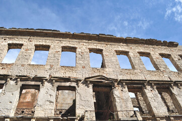 Obraz premium Ruins of buildings from the Bosnian war in Mostar. Balkans travel idea concept.