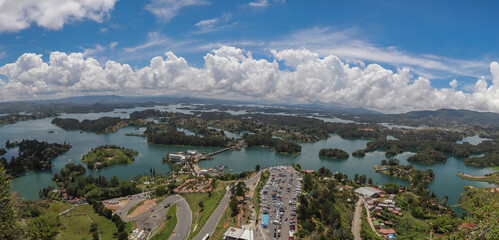 Embalse artificial de Peñol-Guatapé.  Antioquia - Colombia