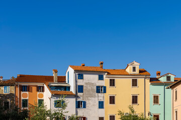 colorful traditional Mediterranean houses under clear blue sky on a sunny day. cozy coastal town with colorful architecture. architectural background