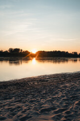 Susnet over the Vistula river in Nadbrzeż, Poland
Zach&oacute;d słońca nad Wisłą we Nadbrzezu pod Warszawą. Plaża, lato, golden hour