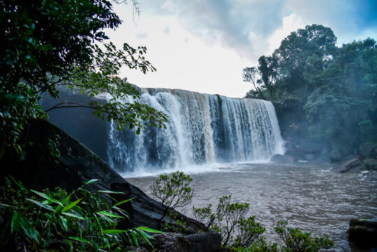 krang suri waterfall in Meghalaya