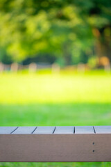 背景素材　屋外、早朝の公園、テーブル、夏