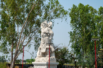 statue
