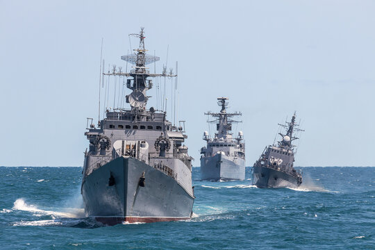 Formation of warships in the Black Sea during a peacekeeping operation. Тhree battleships in action.