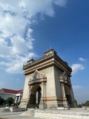 Obraz premium 라오스의 독립문(개선문) 입니다. 프랑스 갯건문을 본 따 만들어, 라오스 개선문이라는 별명을 갖고 있습니다.