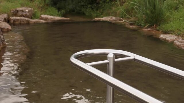 Kneippbecken Kneipp Gesundheit Kneipp-Therapie Hydrotherapie Wasserbecken Bach Durchblutung Kreislauf Wassertreten Storchengang F&uuml;&szlig;e 