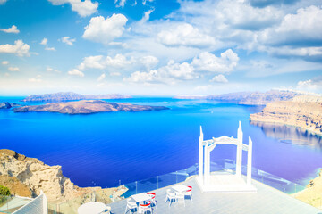 Obraz premium cafe table with caldera view, wedding arch, Santorini's beautiful details