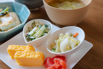 Healthy Japanese breakfast / 栄養バランスの和朝食
