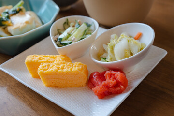 Healthy Japanese breakfast / 栄養バランスの和朝食
