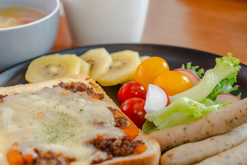 Western breakfast plate / ミートトーストの朝食セット
