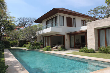 luxury hotel swimming pool