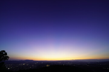Obraz premium 若草山上から見る奈良盆地トワイライト