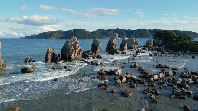 Aerial View of Hashigui-iwa Rock Formations, Kushimoto Town, Wakayama Prefecture, Japan　並ぶ岩柱「橋杭岩(はしぐいいわ)の空撮」和歌山県串本町