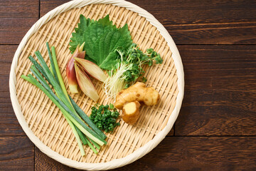 薬味の盛り合わせ｜生姜・みょうが・大葉・小ねぎ・貝割れ大根