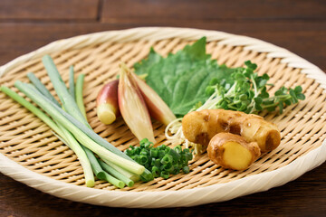 薬味の盛り合わせ｜生姜・みょうが・大葉・小ねぎ・貝割れ大根
