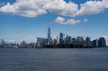 Obraz premium NYC skyline with skyscrapers. Panorama of Manhattan and Brooklyn. New York City skyline with Hudson River views. Downtown NYC. New York from waterfront skyline. Business District skyline of New York.