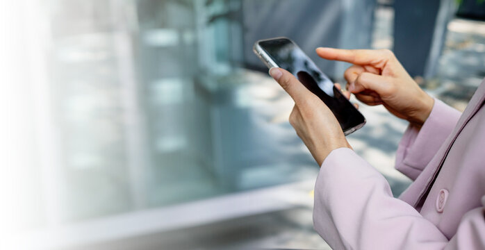 Businesswoman's hands using smartphone to chat with friends via messaging app. Social network concept.