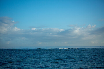 Fototapeta premium 奄美大島の夏の海と空。