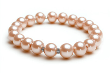 Obraz premium A stunning close-up shot of an elegant pearl bracelet.