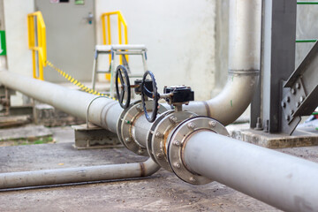 Industrial pipeline system with control valves