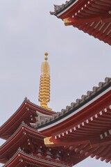 青空に映える五重塔