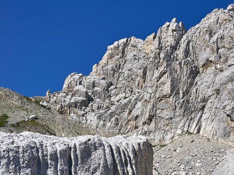 GRAN SASSO: Vallone delle Cornacchie , Corno Piccolo, Fiamme di Pietra e Rifugio Franchetti