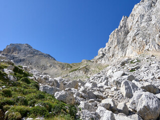 GRAN SASSO: Vallone delle Cornacchie , Corno Piccolo, Fiamme di Pietra e Rifugio Franchetti