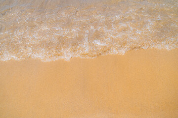 綺麗な砂浜と綺麗な波