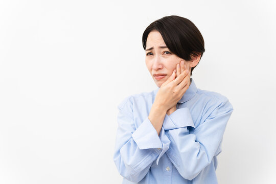 長袖シャツを着ている女性