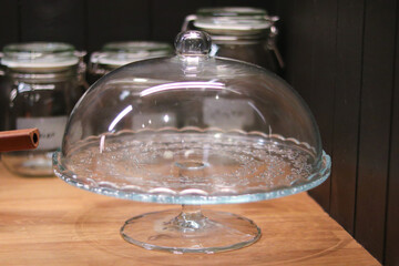 Elegant Clear Glass Cake Stand with Dome Lid