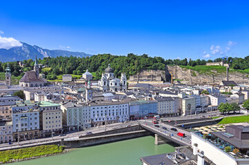 Fototapeta premium Cityscape of Salzburg and Salzach river, Austria