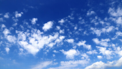 Obraz premium White clouds in the blue sky. Beautiful nature landscape. The azure expanse of the sky is adorned with pristine white clouds, creating a picturesque natural scene