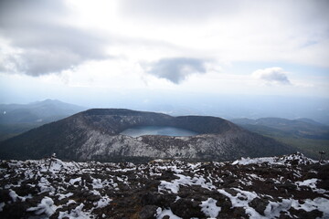 韓国岳から望む大浪池