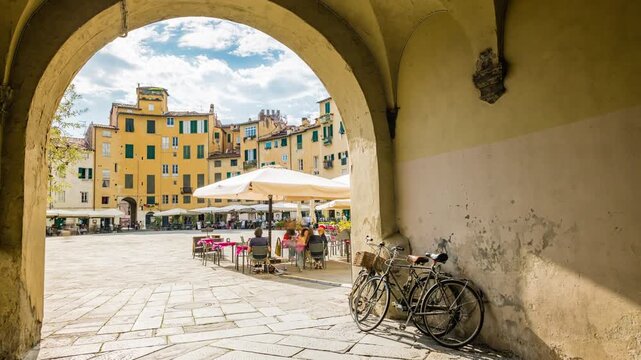 Time lapse di Piazza Anfiteatro a Lucca