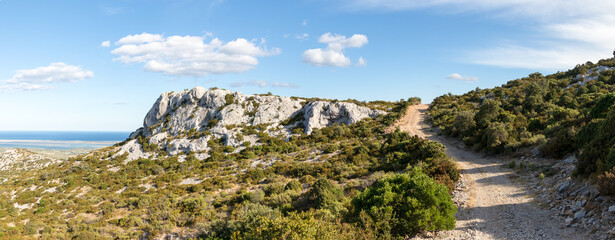 Sentier DFCI à Roquefort des Corbières
