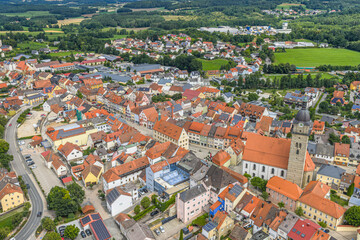 Obraz premium Auerbach im Kreis Amberg-Sulzbach in der Oberpfalz aus der Vogelperspektive
